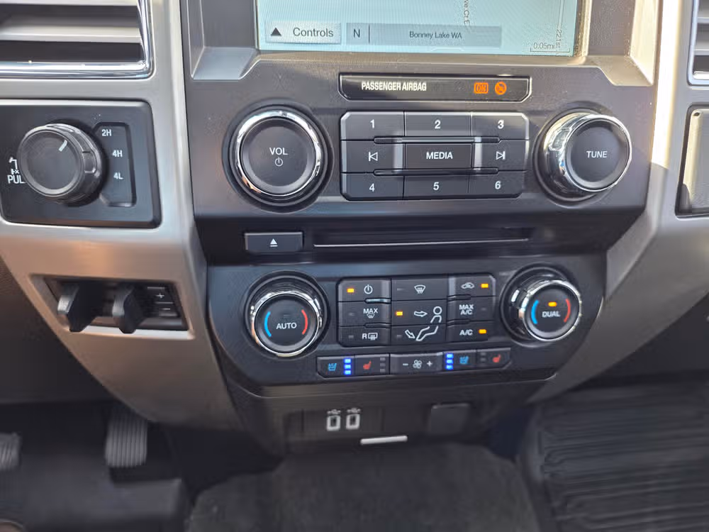 2017 FORD F-350 LARIAT *LONG BED* Image 16
