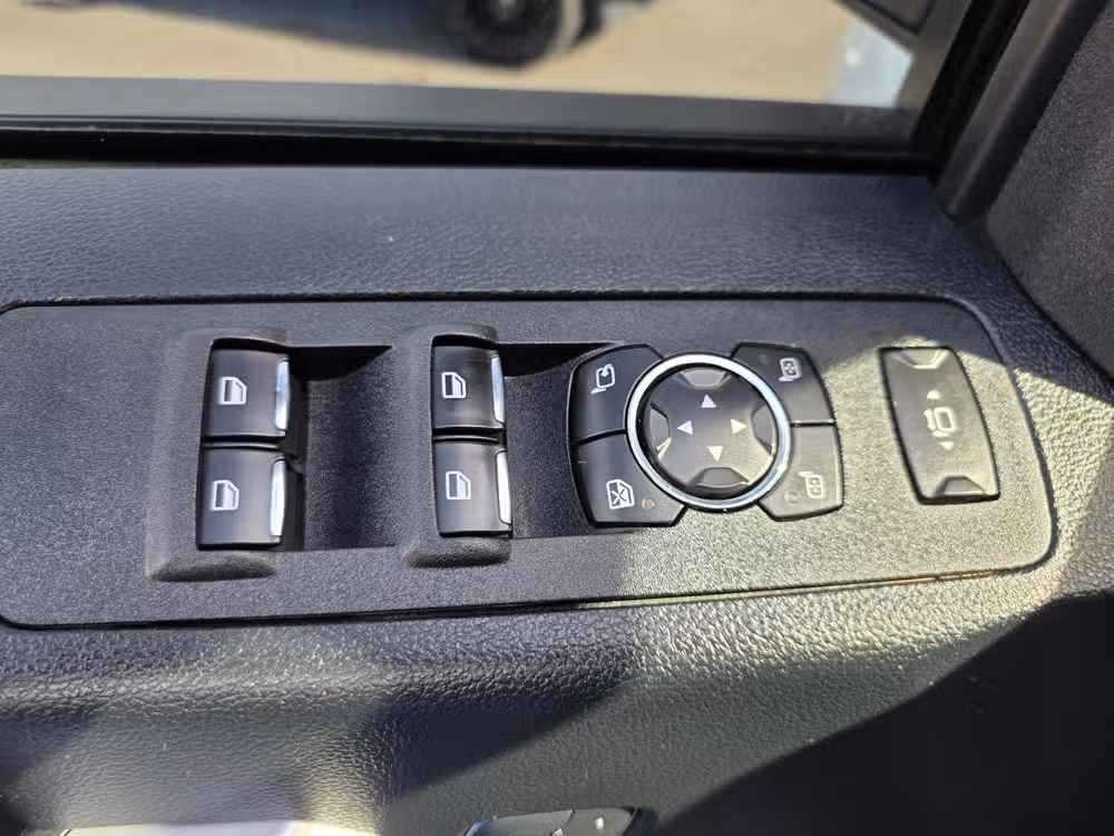 2017 FORD F-350 LARIAT *LONG BED* Image 24