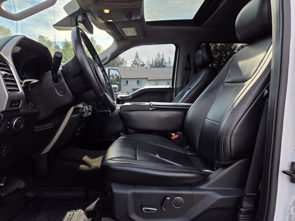 2017 FORD F-350 LARIAT *LONG BED* Image 26