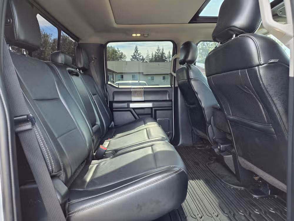 2017 FORD F-350 LARIAT *LONG BED* Image 28