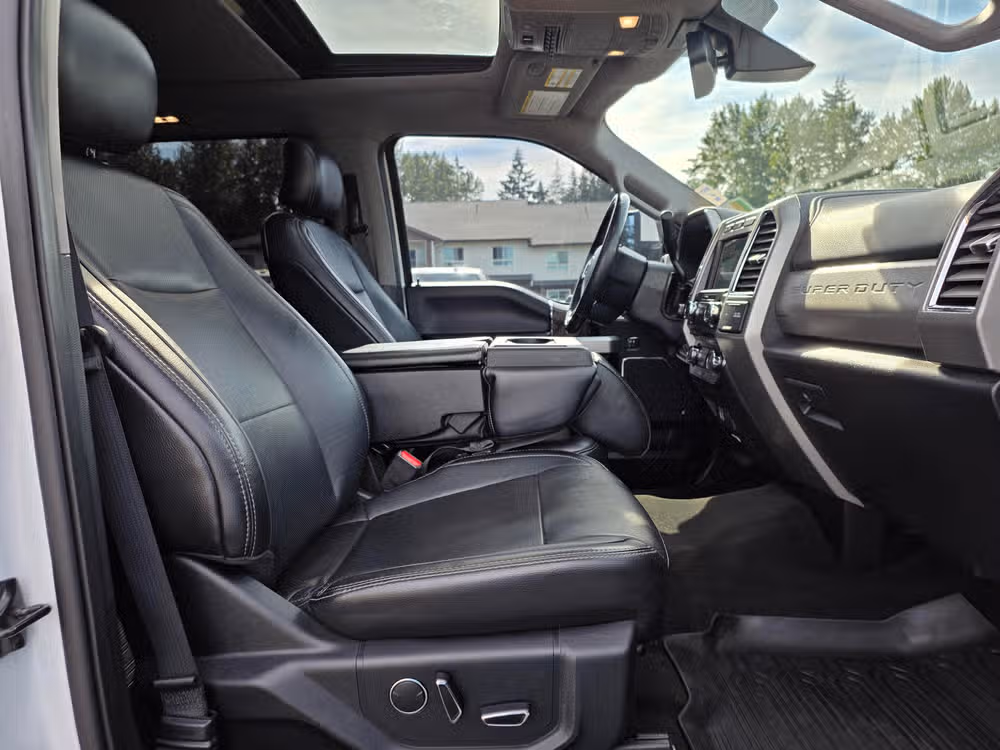 2017 FORD F-350 LARIAT *LONG BED* Image 29