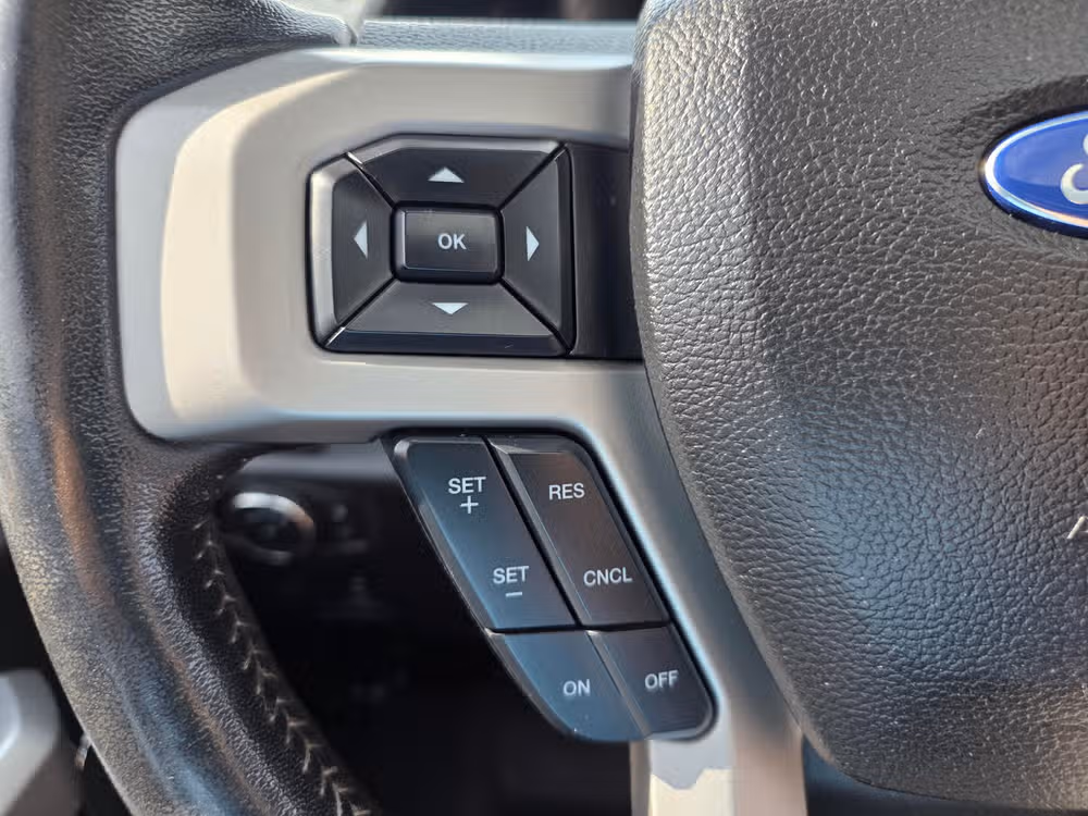 2017 FORD F-350 LARIAT *LONG BED* Image 20