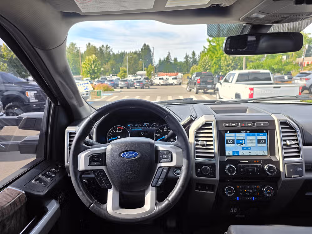 2017 FORD F-350 LARIAT *LONG BED* Image 11