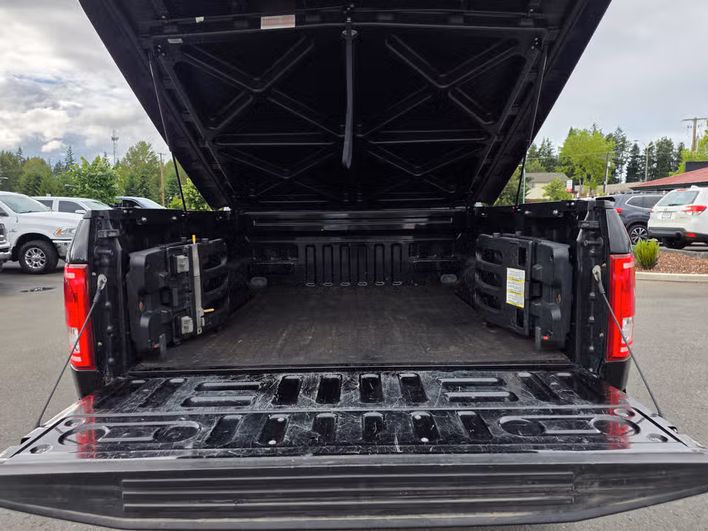 2015 Ford F-150 XLT SuperCrew Image 9