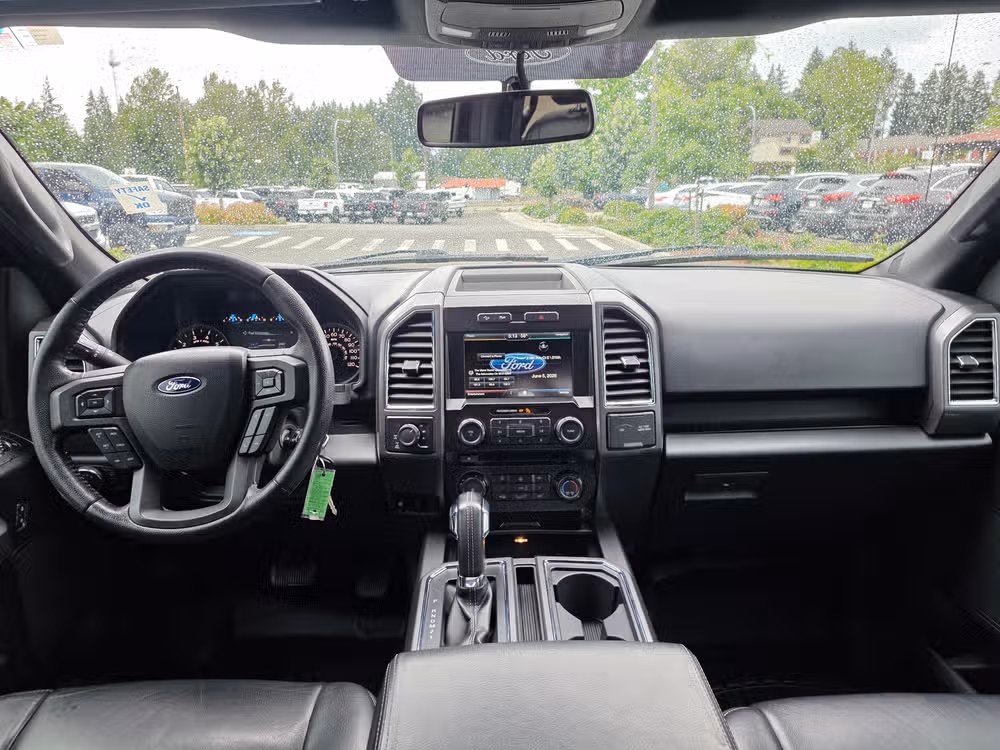 2015 Ford F-150 XLT SuperCrew Image 11