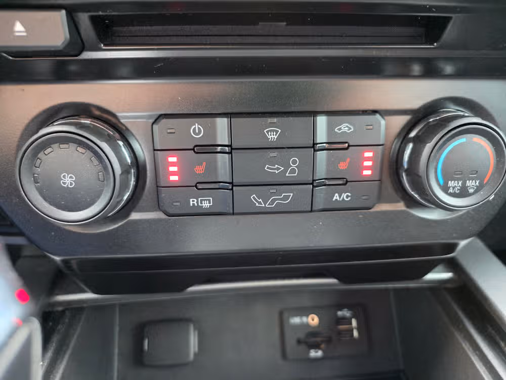 2015 Ford F-150 XLT SuperCrew Image 16
