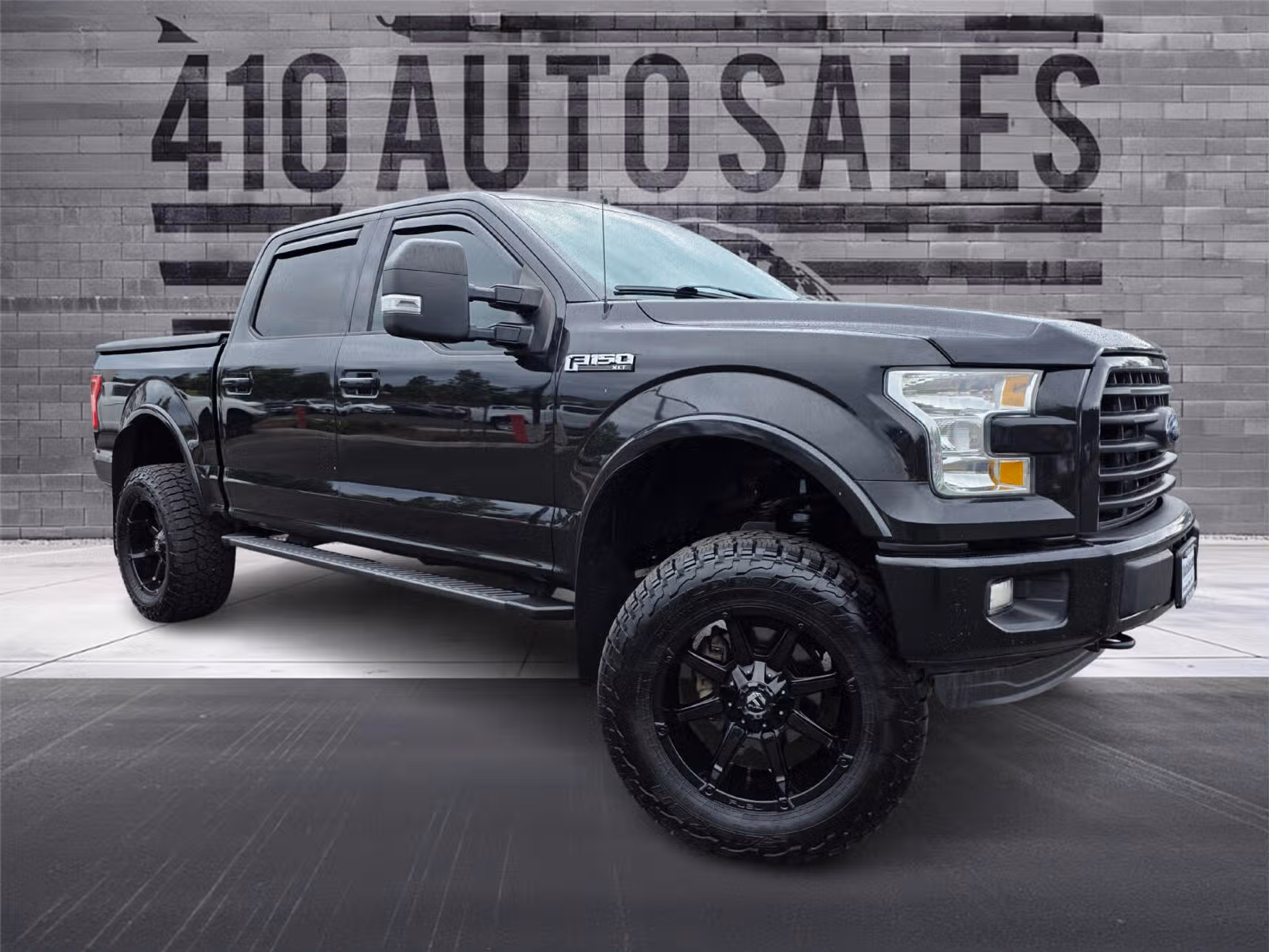 2015 Ford F-150 XLT SuperCrew Image 1