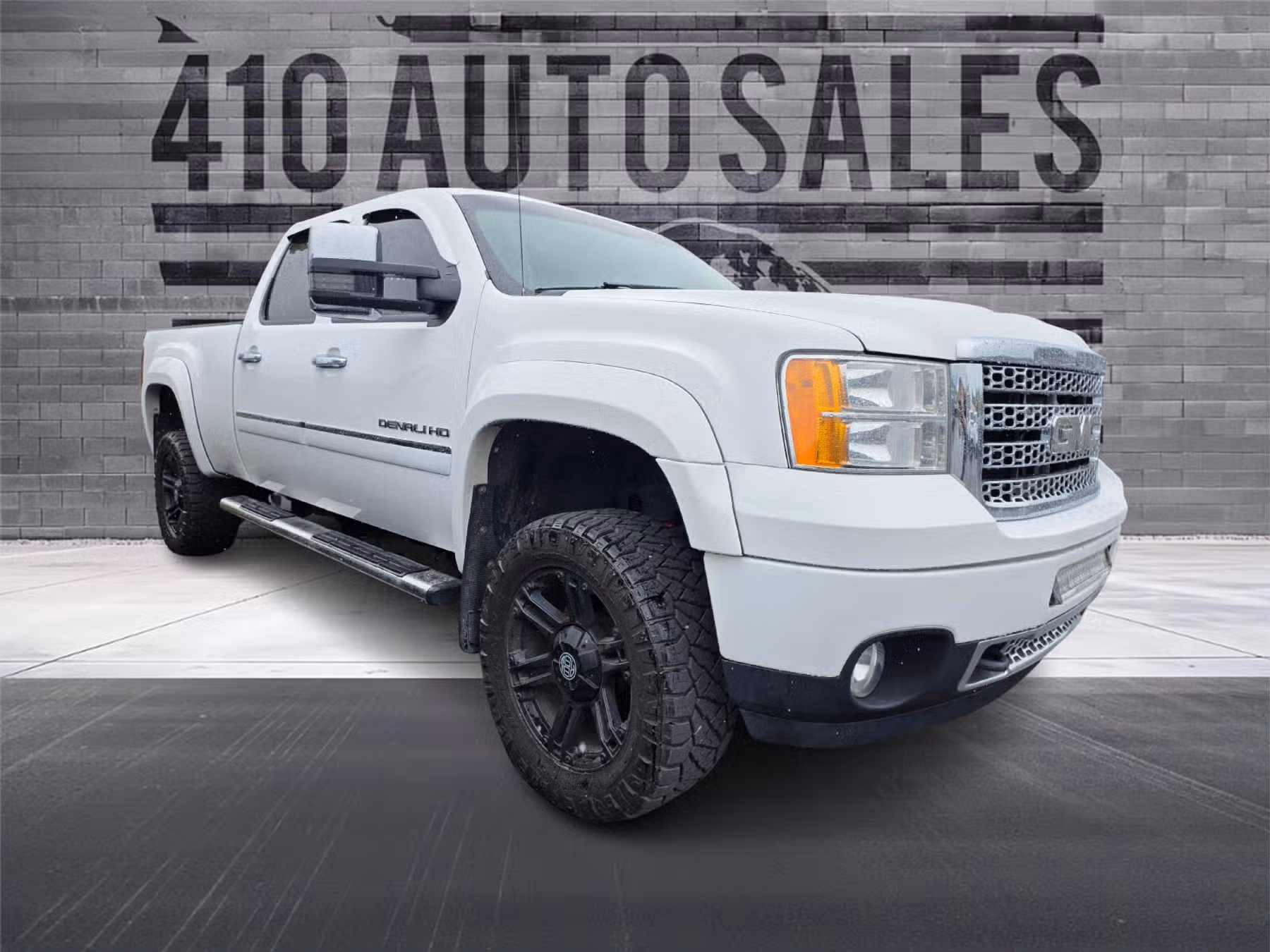 2013 GMC Sierra 2500HD Denali Crew Cab Image 1