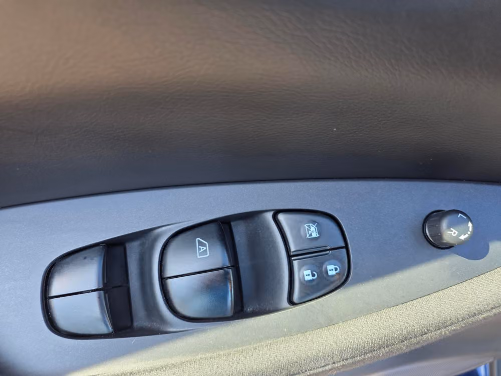 2017 Nissan LEAF S Image 22