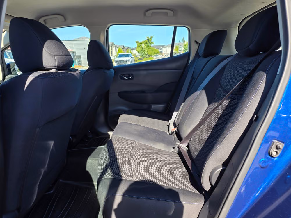 2017 Nissan LEAF S Image 24