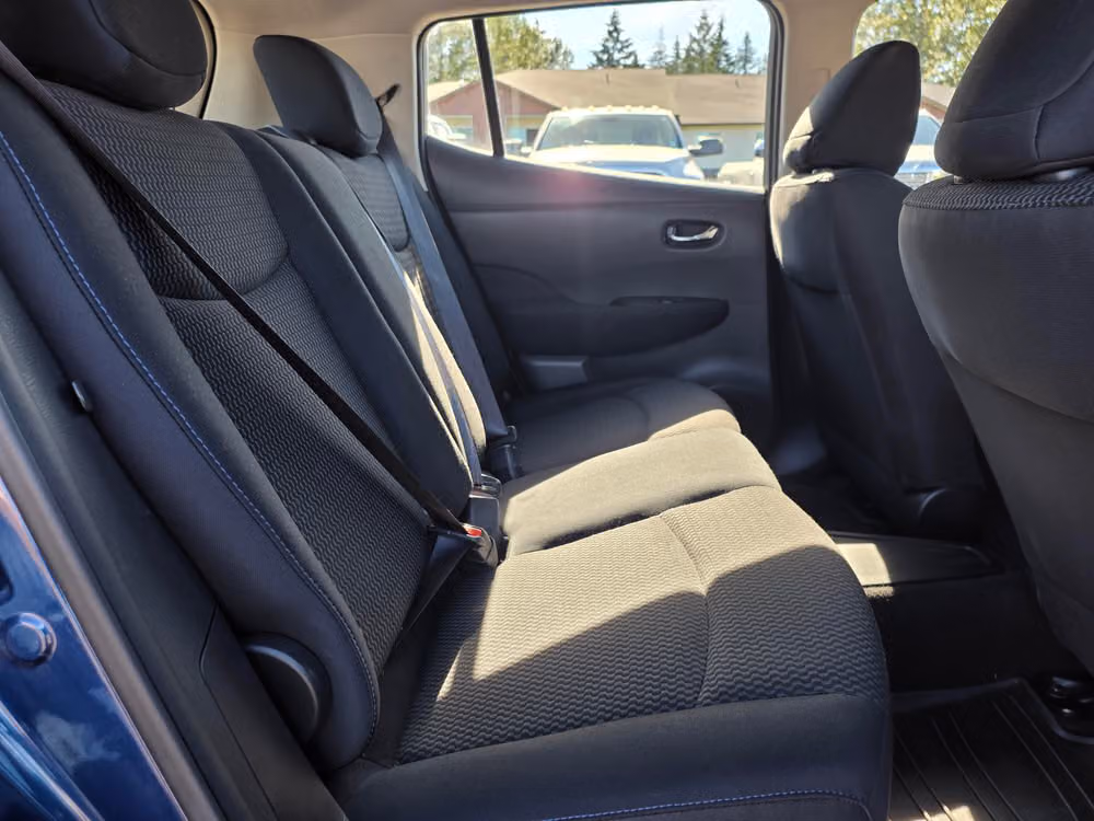 2017 Nissan LEAF S Image 25