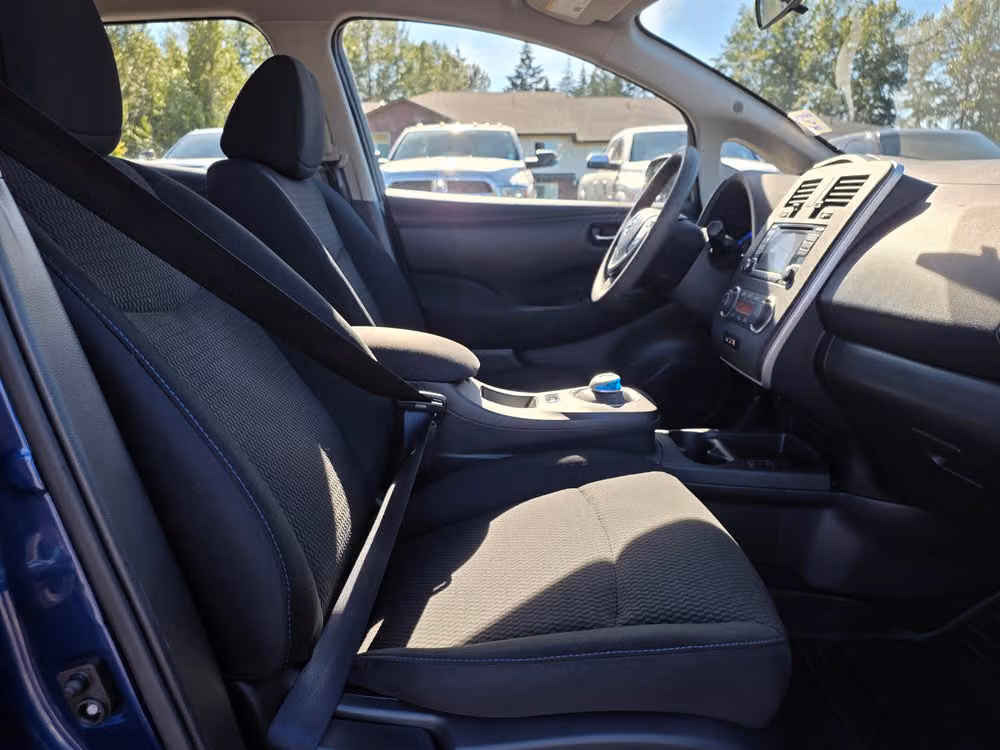 2017 Nissan LEAF S Image 26