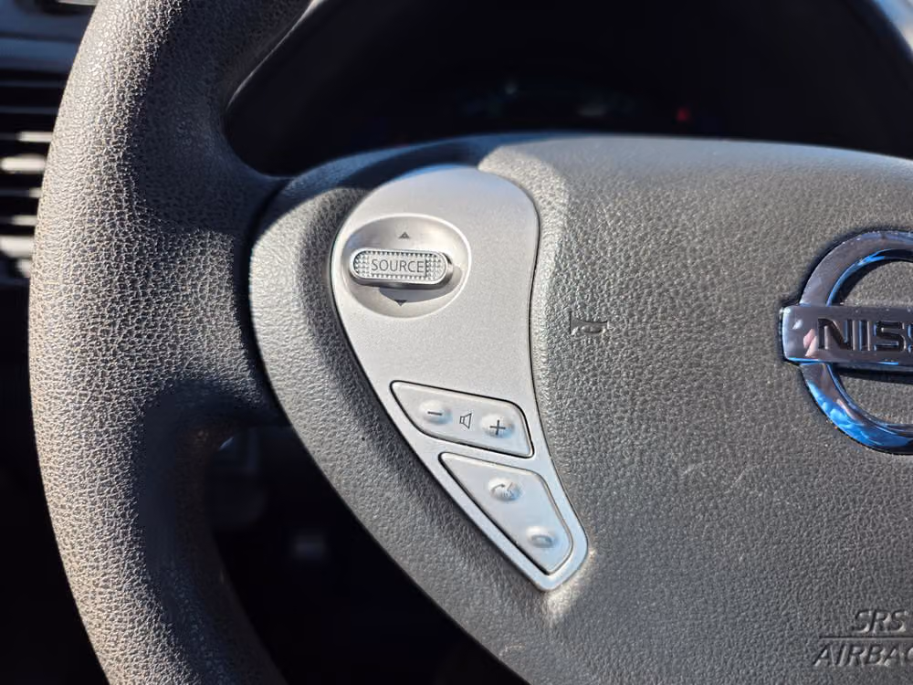 2017 Nissan LEAF S Image 18