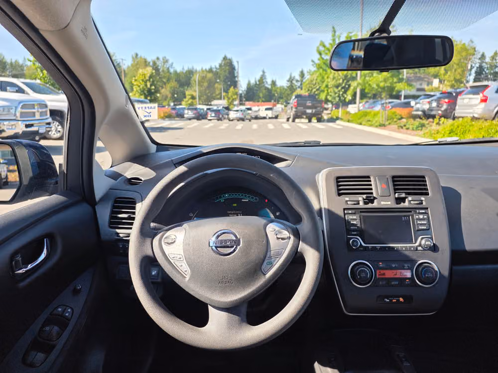 2017 Nissan LEAF S Image 11