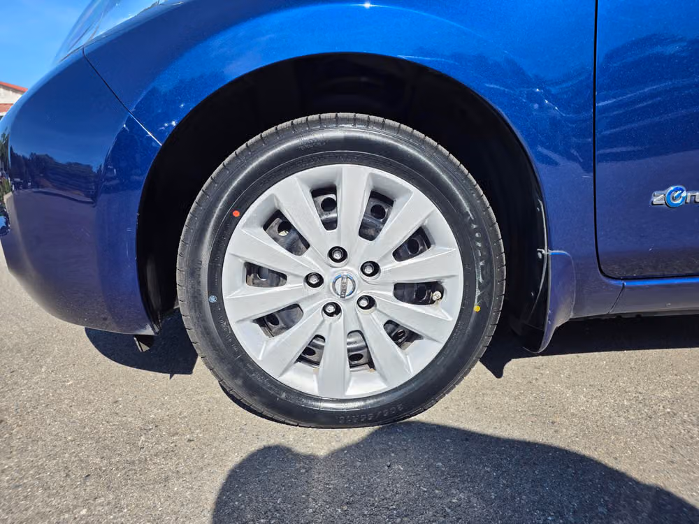 2017 Nissan LEAF S Image 9