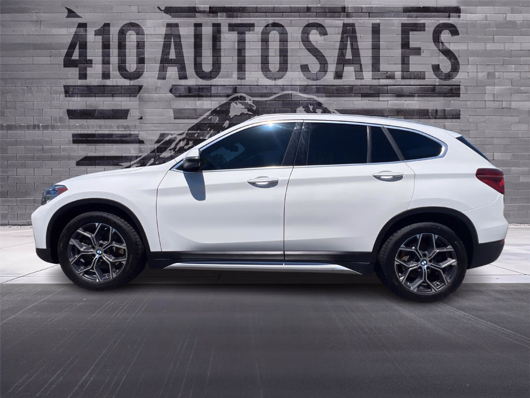 2020 BMW X1 xDrive28i Image 1