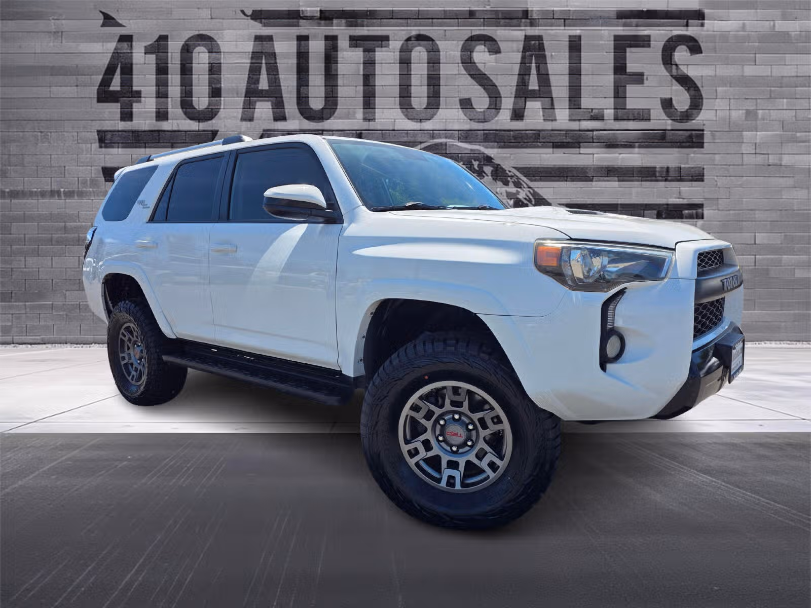 2018 Toyota 4Runner TRD Off-Road Upper Image 1