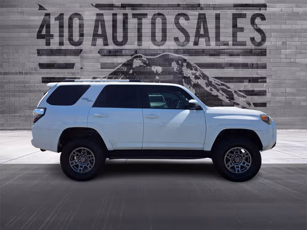 2018 Toyota 4Runner TRD Off-Road Image 2