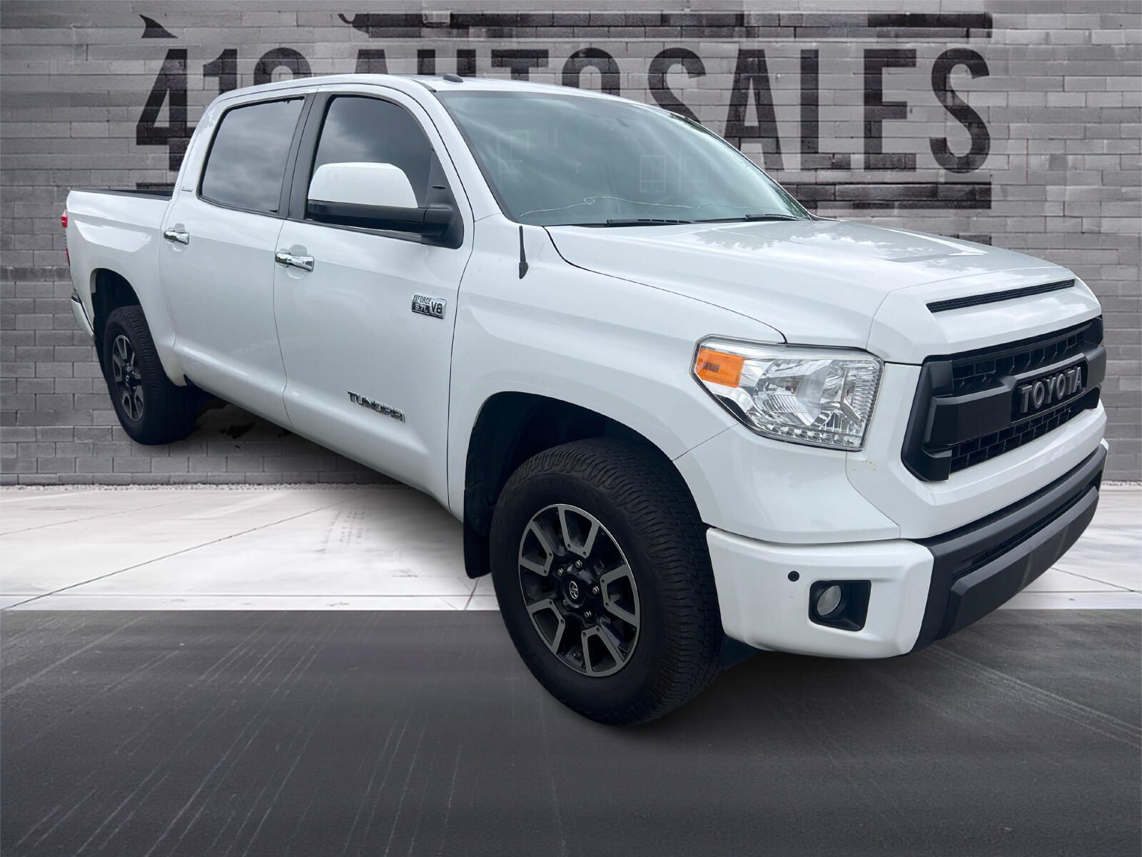 Super White 2016 Toyota Tundra Pickup Truck Four-Wheel Drive Automatic