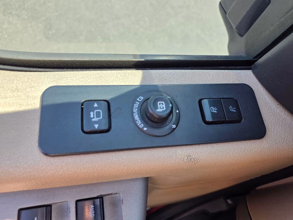 2015 Ford F-250 Super Duty Lariat Crew Cab Image 27