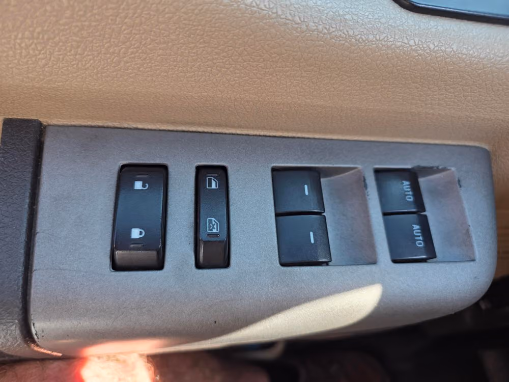 2015 Ford F-250 Super Duty Lariat Crew Cab Image 28