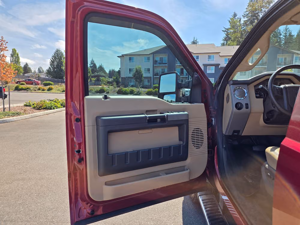 2015 Ford F-250 Super Duty Lariat Crew Cab Image 26
