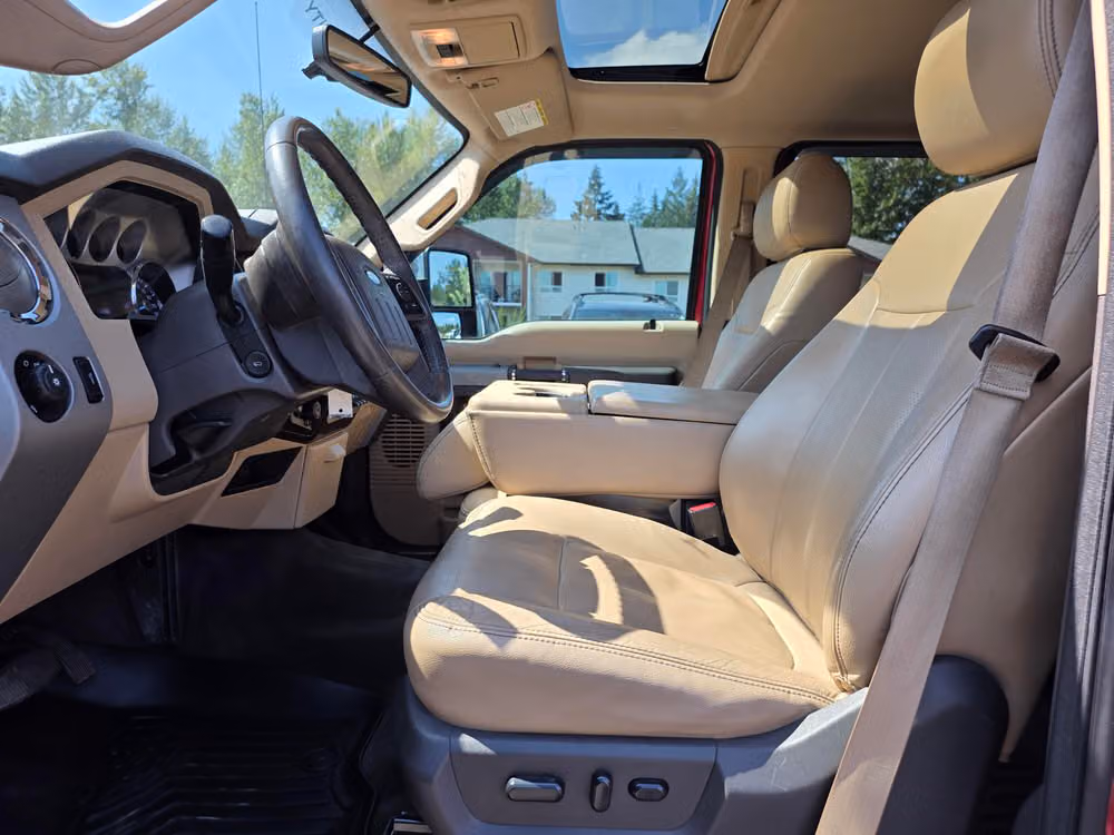 2015 Ford F-250 Super Duty Lariat Crew Cab Image 29