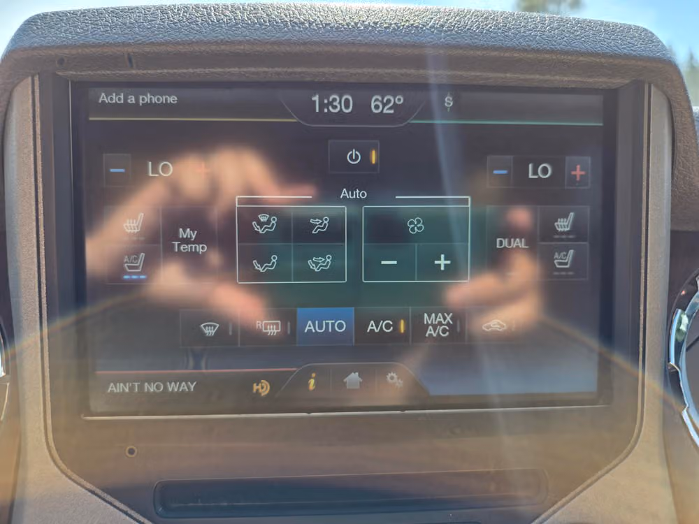 2015 Ford F-250 Super Duty Lariat Crew Cab Image 18