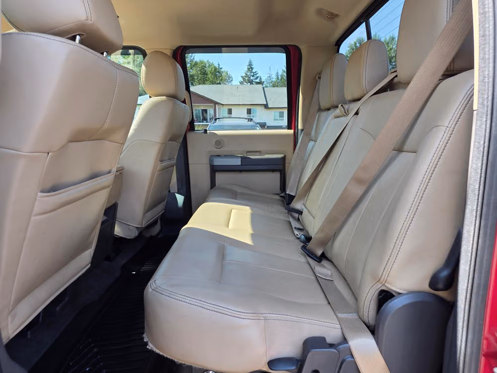 2015 Ford F-250 Super Duty Lariat Crew Cab Image 30