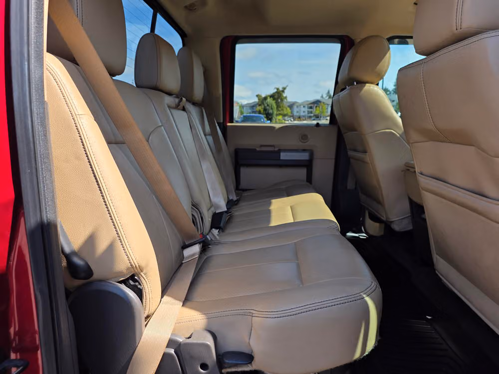 2015 Ford F-250 Super Duty Lariat Crew Cab Image 31