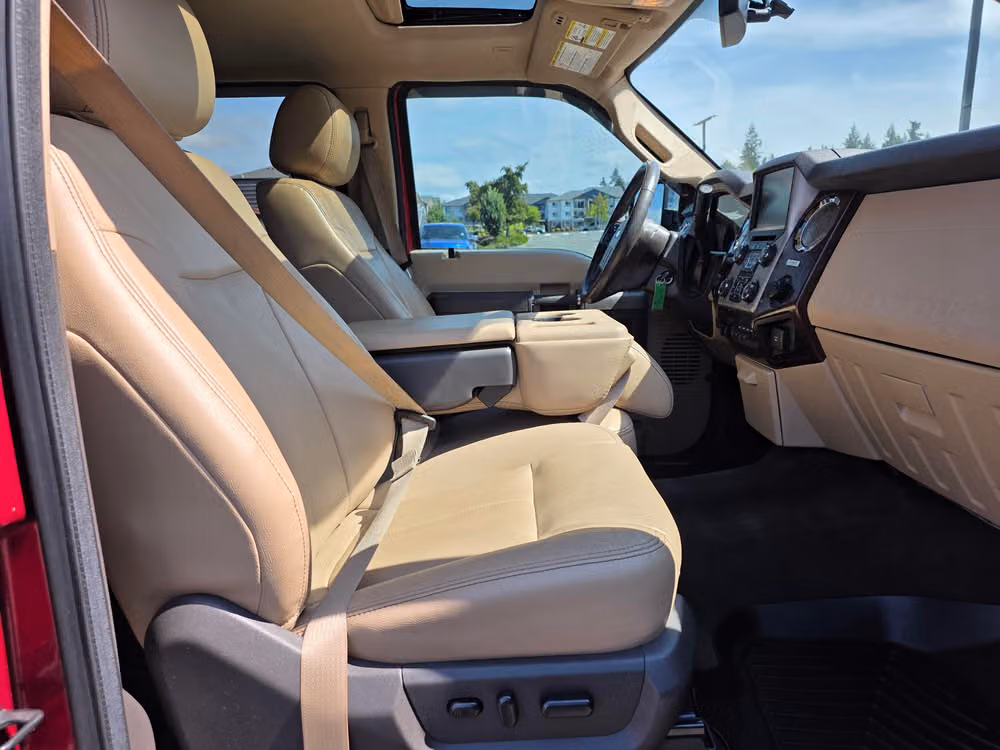 2015 Ford F-250 Super Duty Lariat Crew Cab Image 32