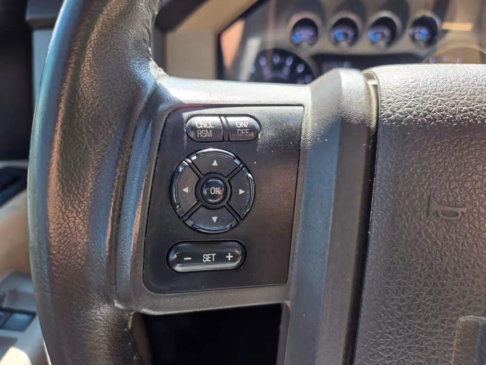 2015 Ford F-250 Super Duty Lariat Crew Cab Image 23