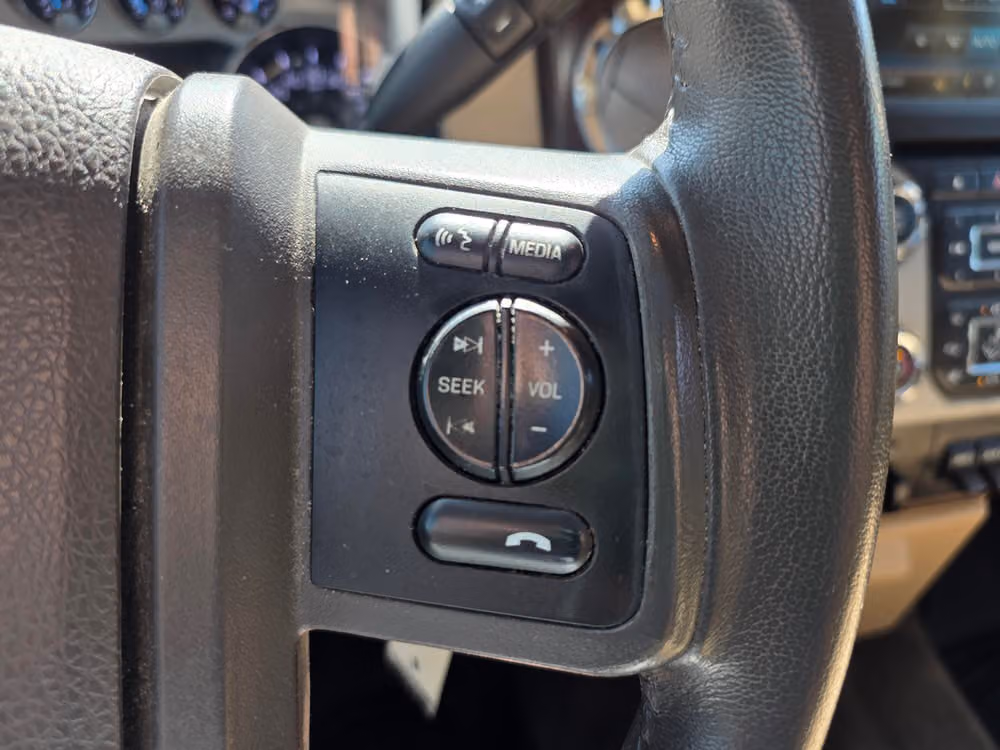 2015 Ford F-250 Super Duty Lariat Crew Cab Image 24