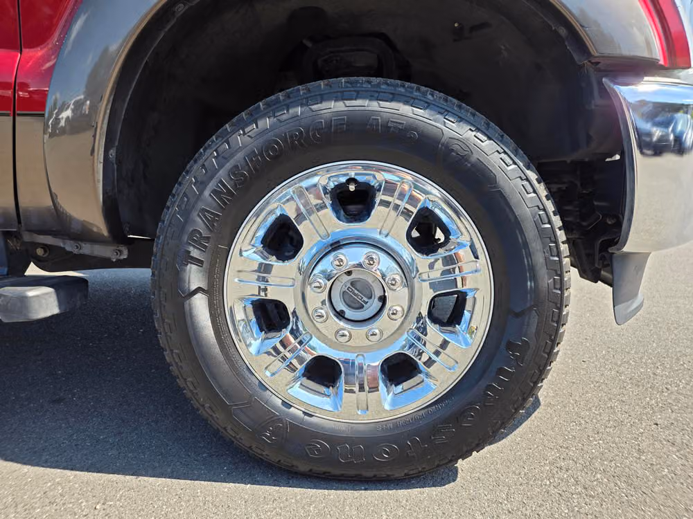 2015 Ford F-250 Super Duty Lariat Crew Cab Image 13
