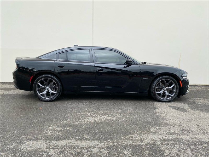 2017 Dodge Charger R/T photo 2