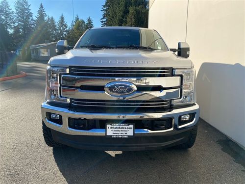 2017 Ford F-350 Super Duty SUPER DUTY LARIAT 4X4 Crew Cab Lower Image 3