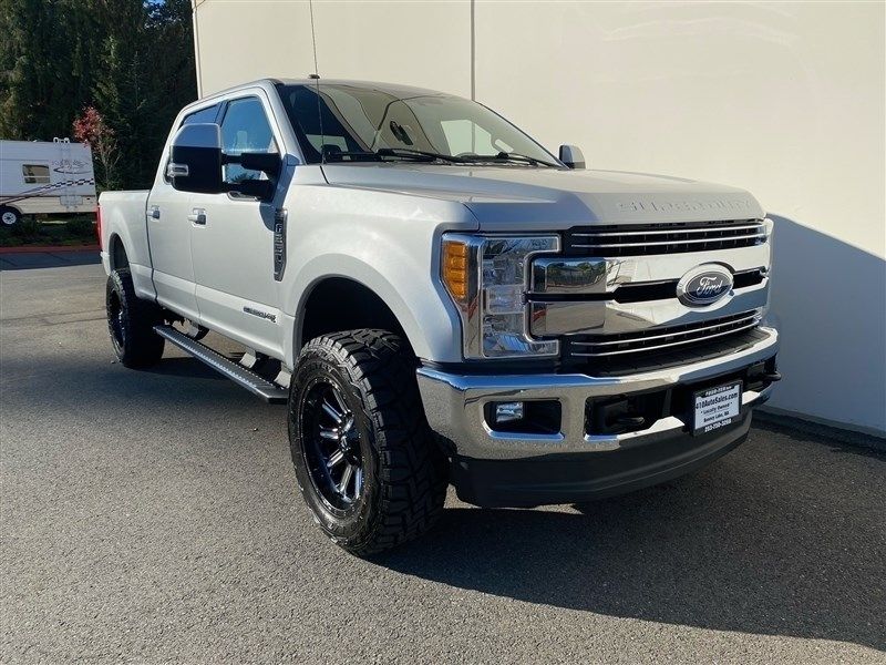 2017 Ford F-350 Super Duty SUPER DUTY LARIAT 4X4 Crew Cab Upper Image 1