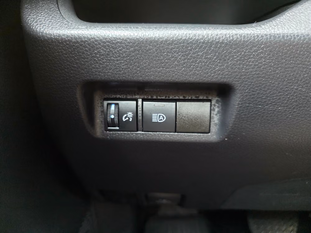 2021 Toyota RAV4 LE Image 22