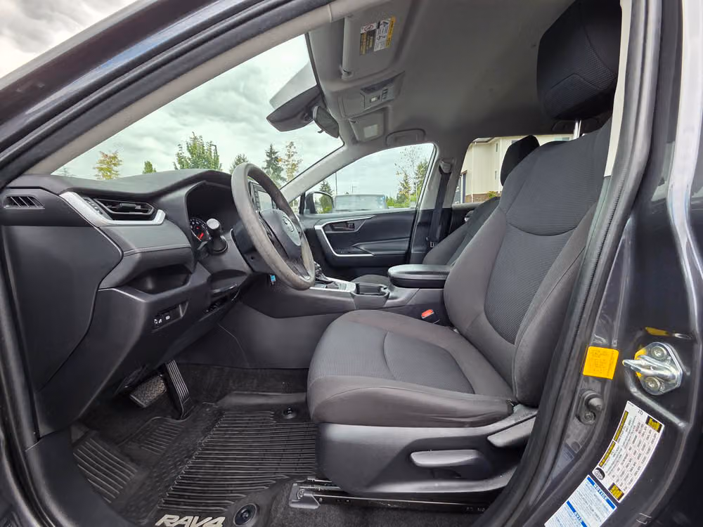 2021 Toyota RAV4 LE Image 25