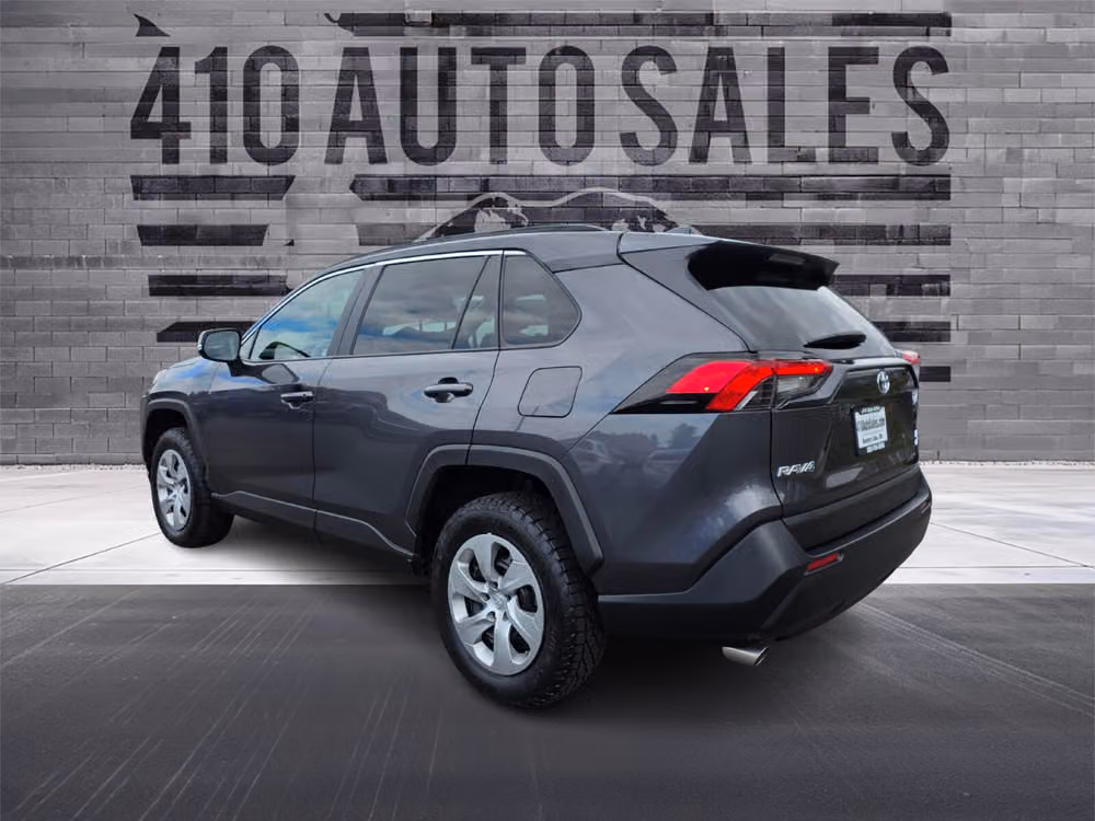 2021 Toyota RAV4 LE Image 11
