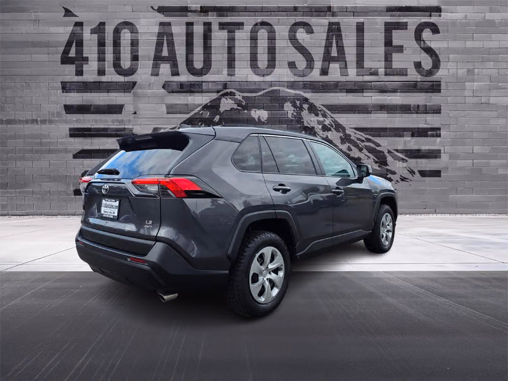 2021 Toyota RAV4 LE Image 4