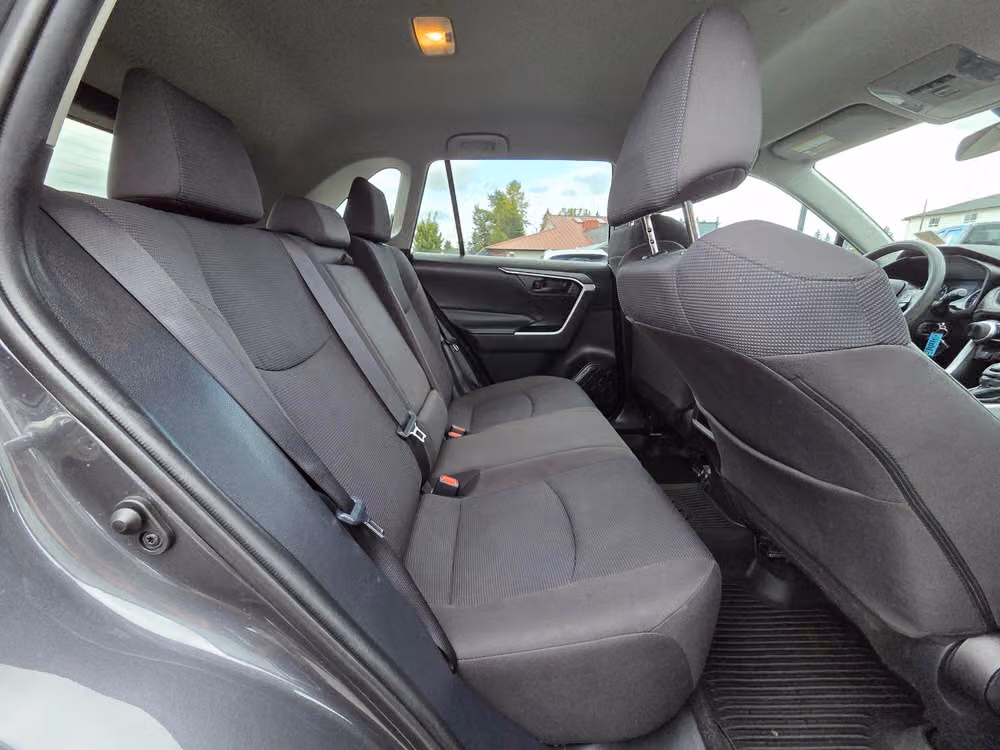 2021 Toyota RAV4 LE Image 27