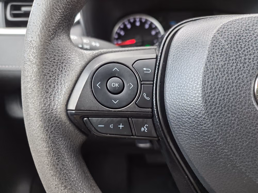 2021 Toyota RAV4 LE Image 20