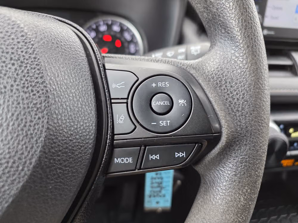 2021 Toyota RAV4 LE Image 21
