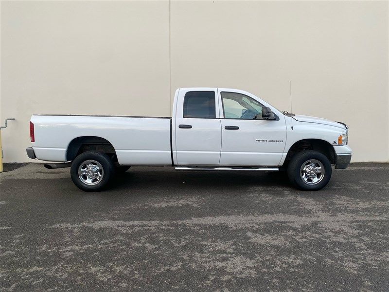 2005 Dodge Ram SLT photo 2