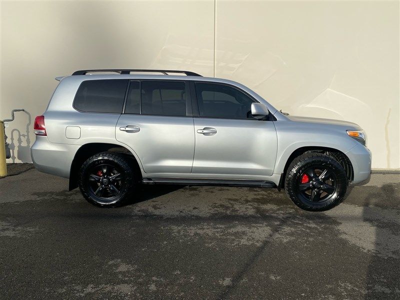 2011 Toyota Land Cruiser Base photo 2