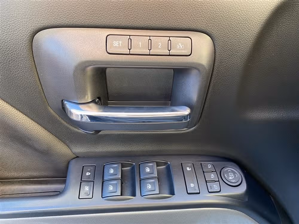 2018 Chevrolet Silverado 2500HD 2500 HEAVY DUTY LTZ 4X4 *LONG BED* Crew Cab Image 24