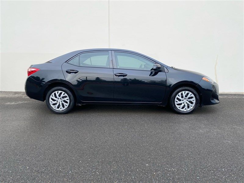 2017 Toyota Corolla LE photo 2