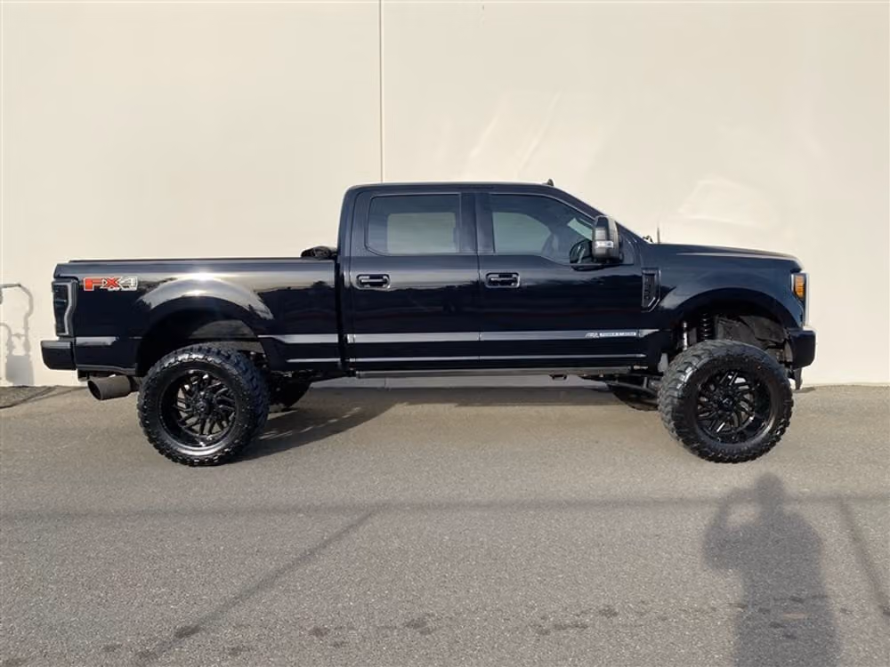 2019 Ford F-350 Super Duty SUPER DUTY LARIAT 4X4 *LIFTED* Crew Cab Image 2
