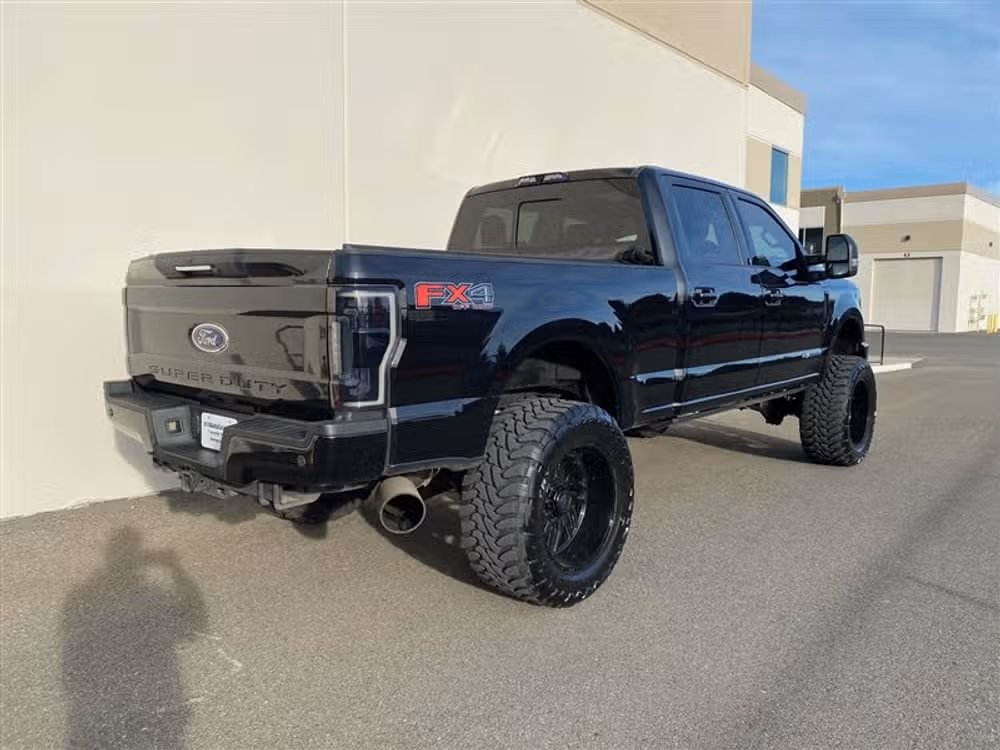 2019 Ford F-350 Super Duty SUPER DUTY LARIAT 4X4 *LIFTED* Crew Cab Image 3
